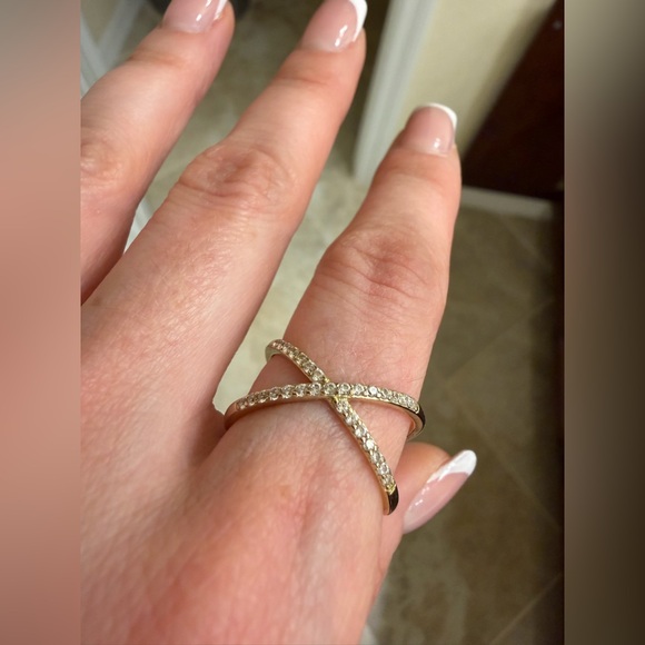 Ring - Picture 1 of 2